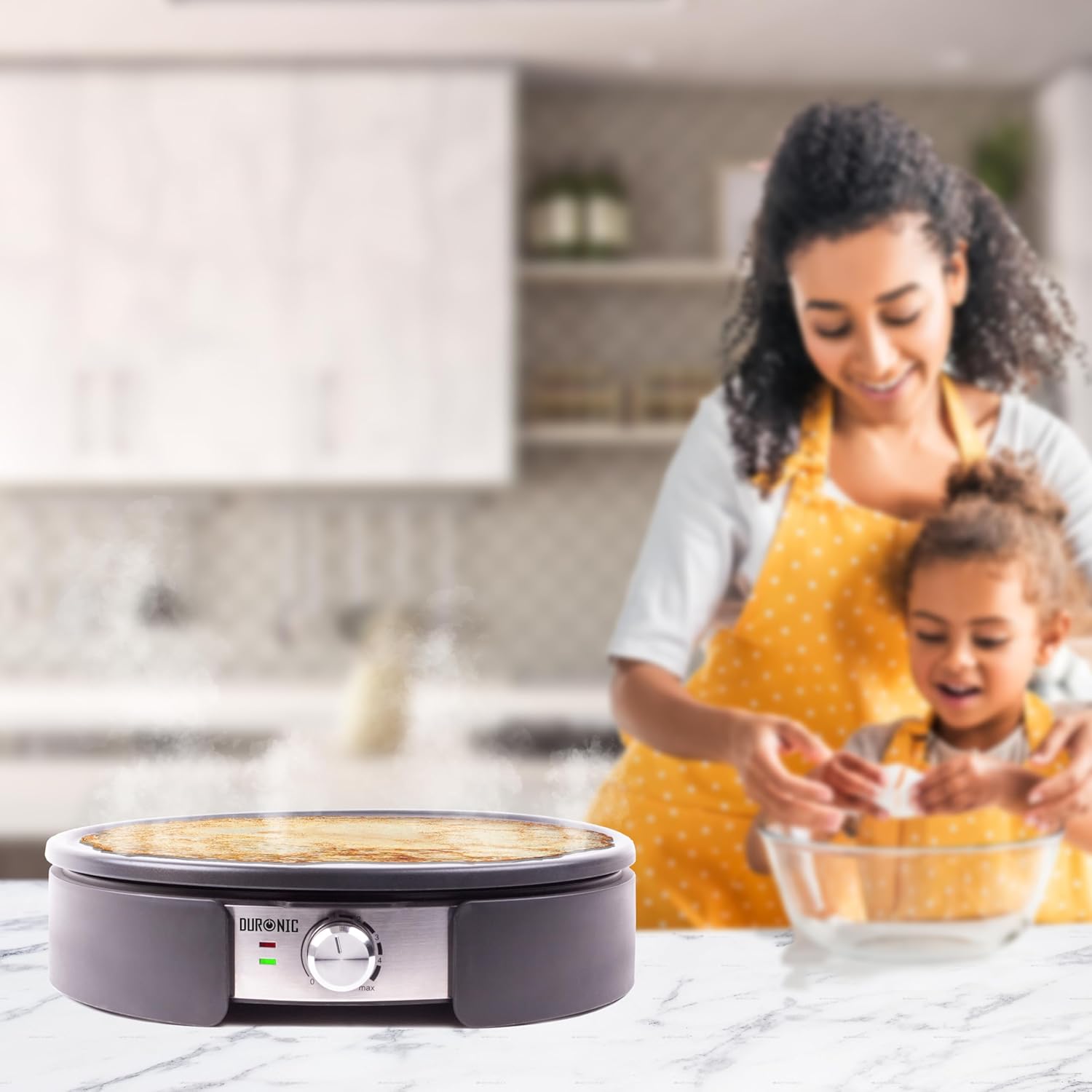 Duronic PM152 Crêpière électrique de 1500W 37 cm Plaque de cuisson antiadhésive et démontable Accessoires inclus Température ajustable Crêpes sucrées galettes salées et omelettes