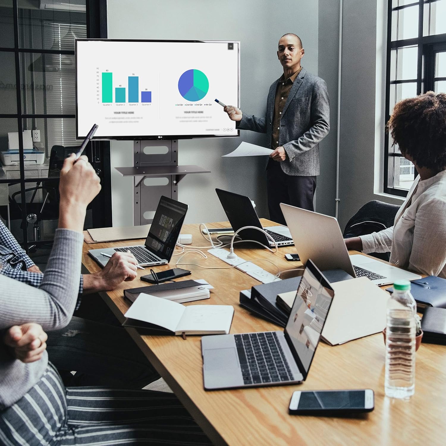 Duronic TVS4T1 Meuble TV pour écran 37 à 70 Pouces Support télévision LCD LED OLED QLED VESA 600x400 mm Charge Max 82 kg roulettes intégrées