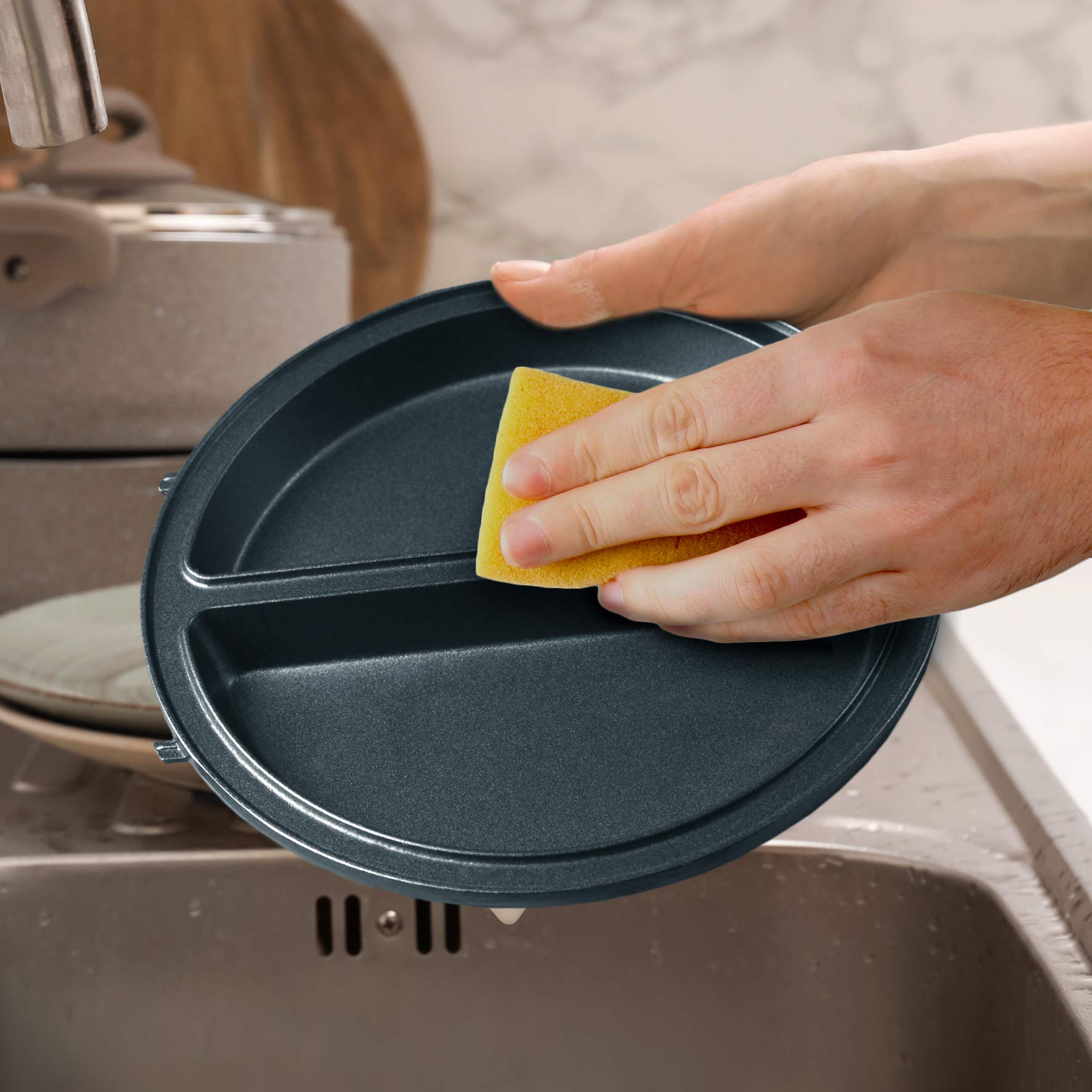 Duronic OM60 Cuiseur à Omelettes électrique | 2 plaques de cuisson antiadhésives et détachables | Appareil pour faire 2 omelettes | 600 W | Poignées thermo-isolante | Pour un déjeuner sain et équilibré