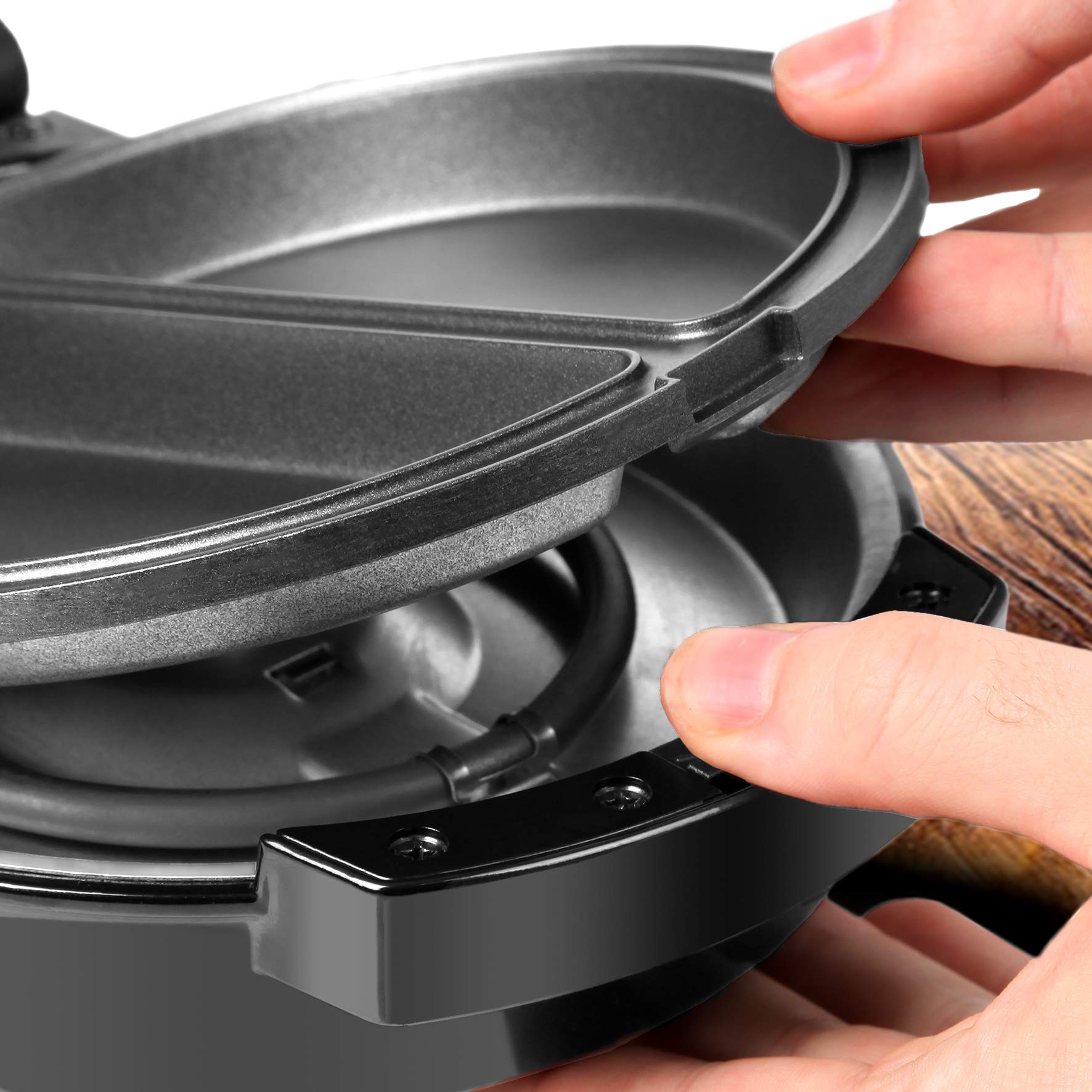 Duronic OM60 Cuiseur à Omelettes électrique | 2 plaques de cuisson antiadhésives et détachables | Appareil pour faire 2 omelettes | 600 W | Poignées thermo-isolante | Pour un déjeuner sain et équilibré