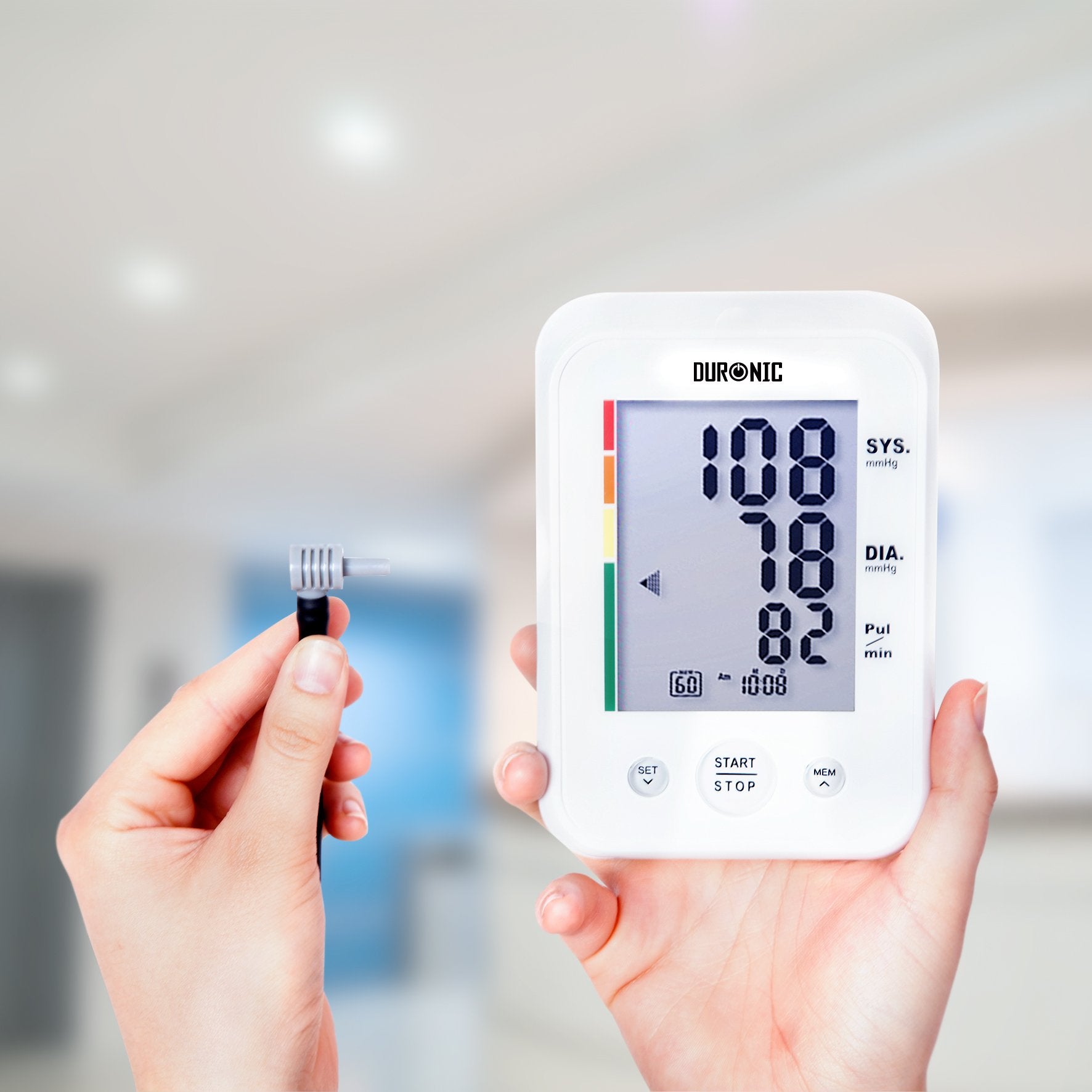 Duronic BPM150 Tensiomètre électronique pour bras avec brassard ajustable 22-42 cm - Mesure automatique de la tension artérielle - Certifié Médicalement - Large écran LCD